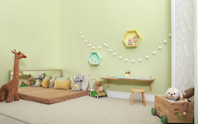 How to decorate a toddler girls room? 