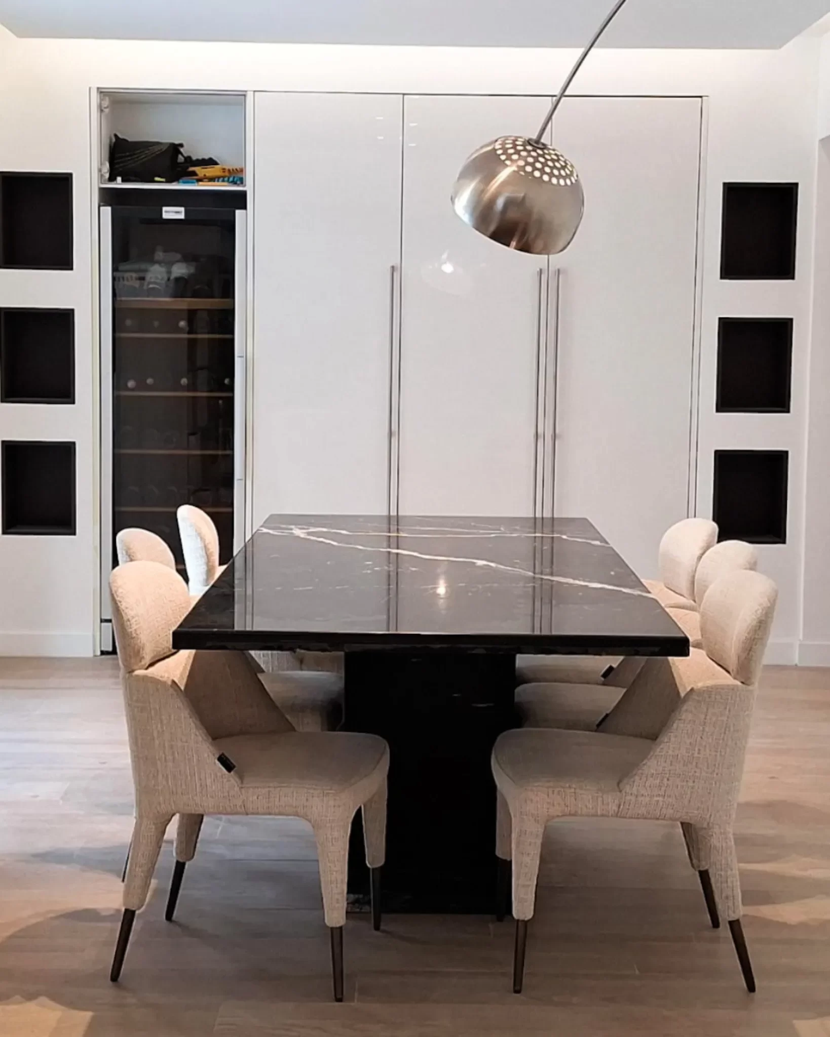luxury-dining-room-marble-table luxury-dining-room-marble-table