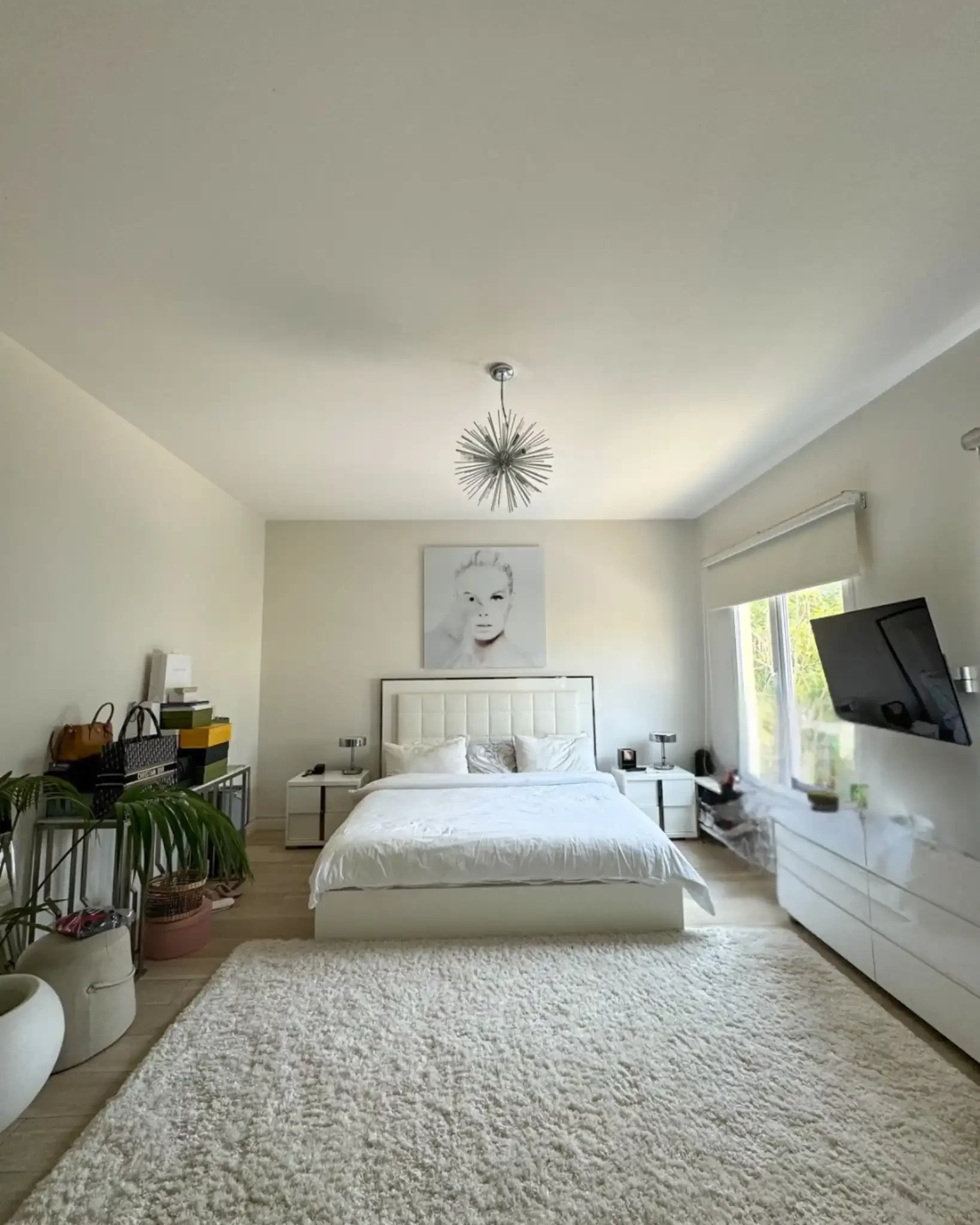 minimal-white-bedroom-interior minimal-white-bedroom-interior