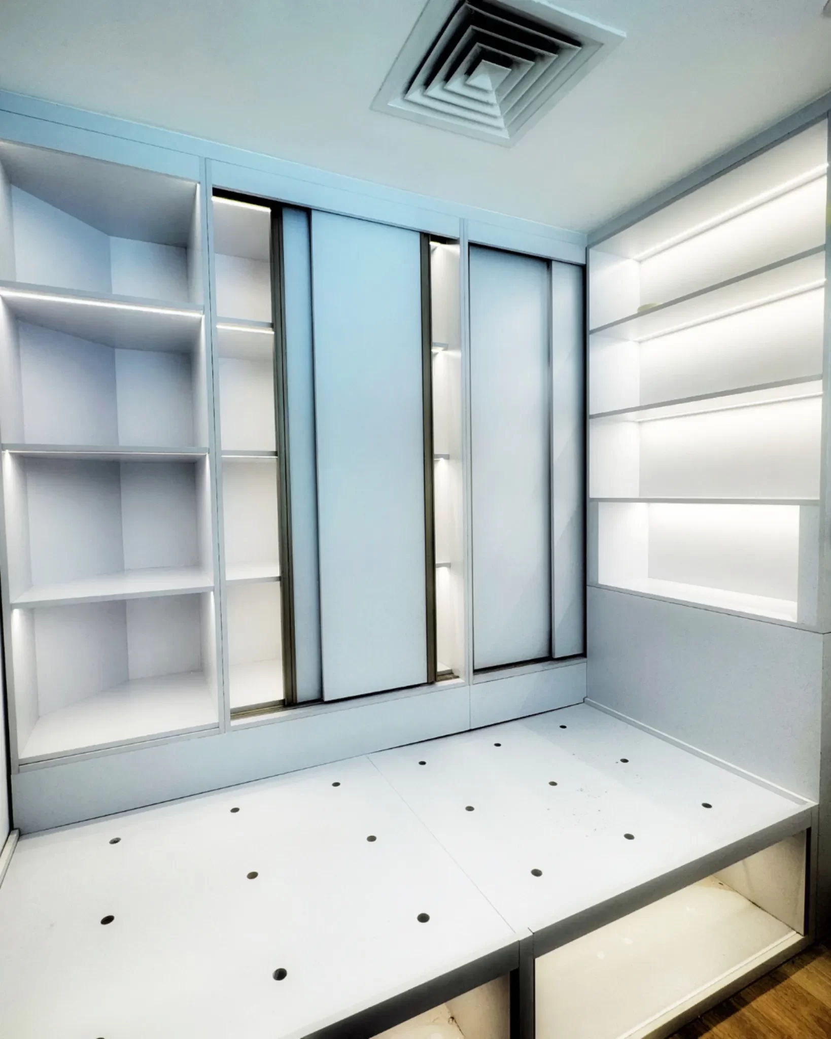 walk-in-closet-shelving-led-lighting walk-in-closet-shelving-led-lighting